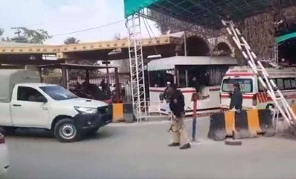 Pakistan: Blast rocks Peshawar mosque, 50 hurt