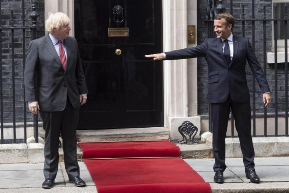 Boris Johnson, Emmanuel Macron meet in London