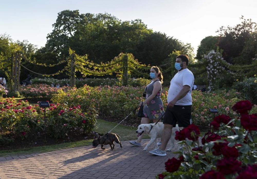 People spend time outside amid hot weather in London