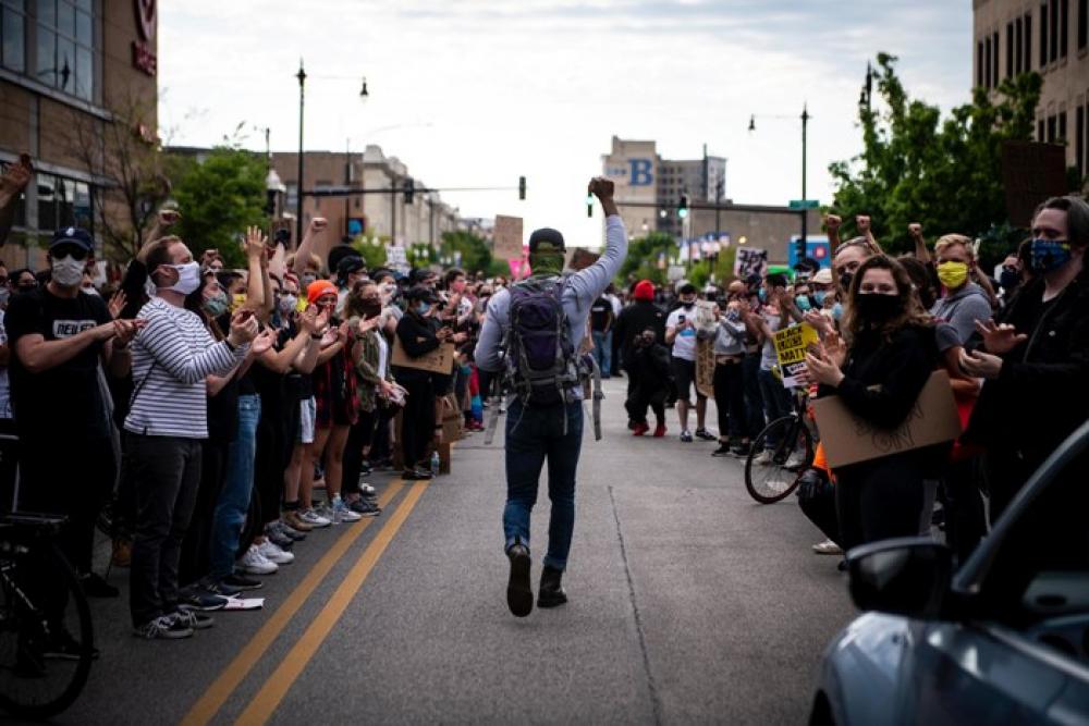 Protests against George Floyd death continue in Chicago