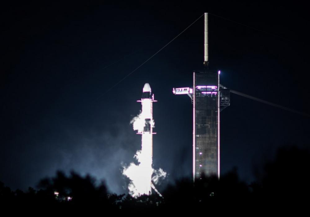 In image SpaceX Falcon 9 rocket, Dragon spacecraft at NASA