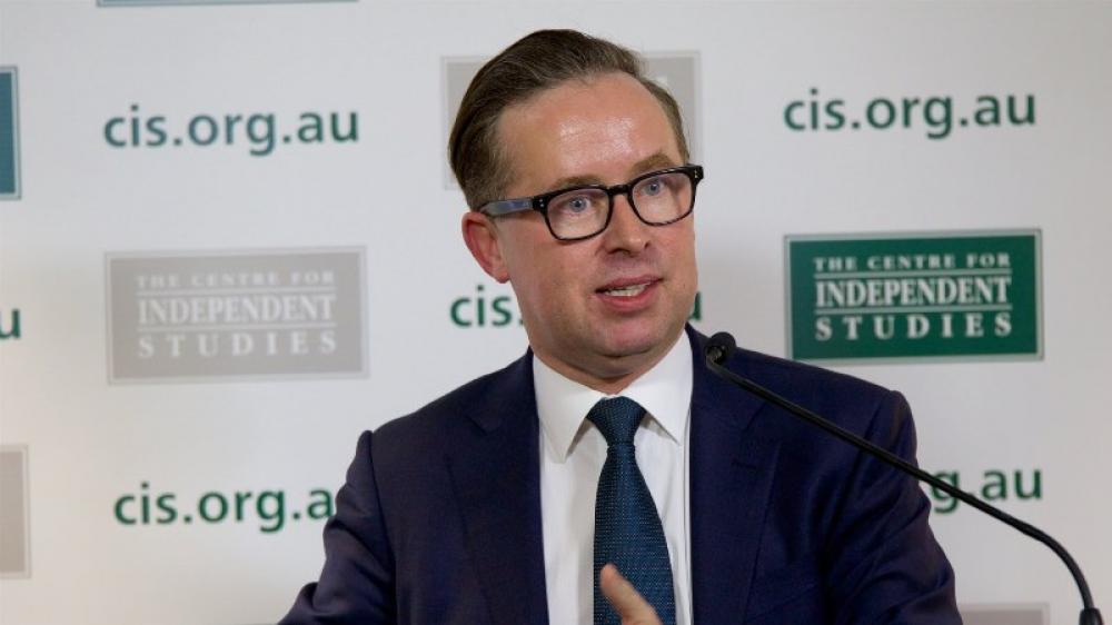 Qantas CEO urges Australians to support same-sex marriage