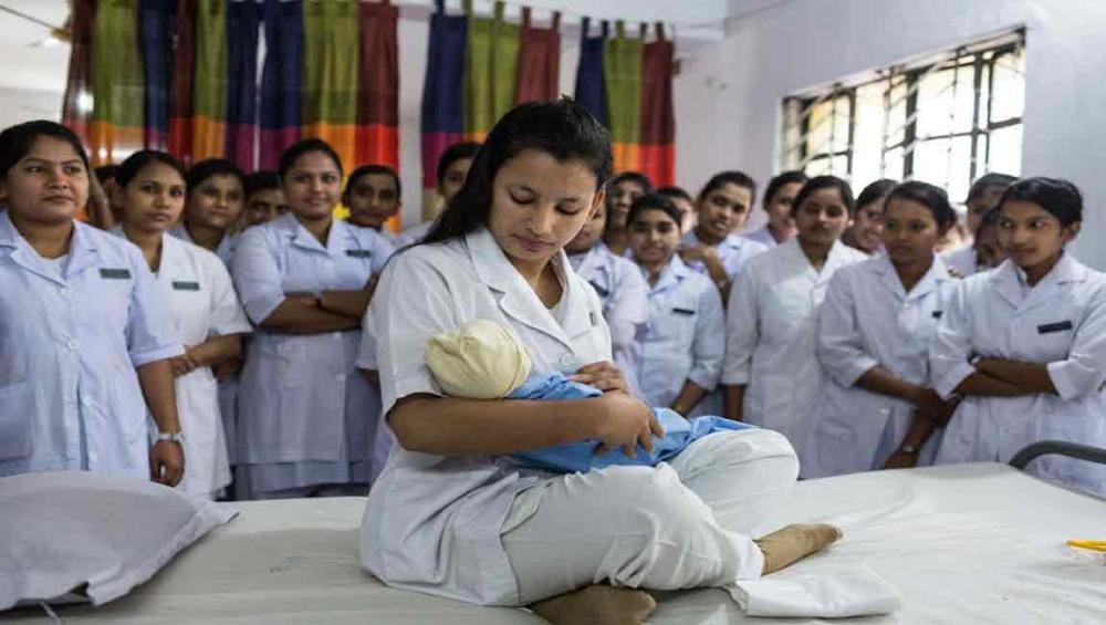 On International Day, UN honours midwives as family 