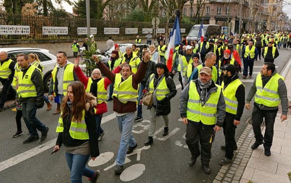 Yellow vest, pension reform protesters clash with police in Paris, Nantes – Reports