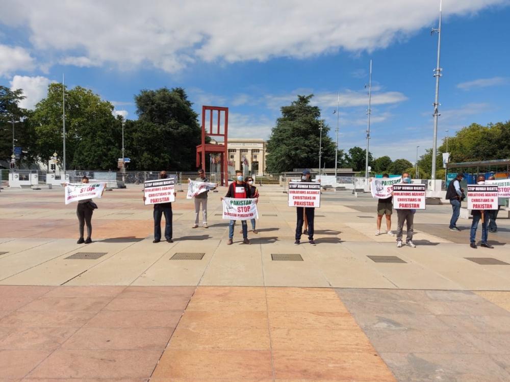 Geneva: Protest at Broken Chair highlights the plight of Christians in Pakistan 