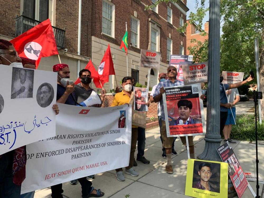 Washington: Sindhi Foundation holds protests outside Pakistan envoy