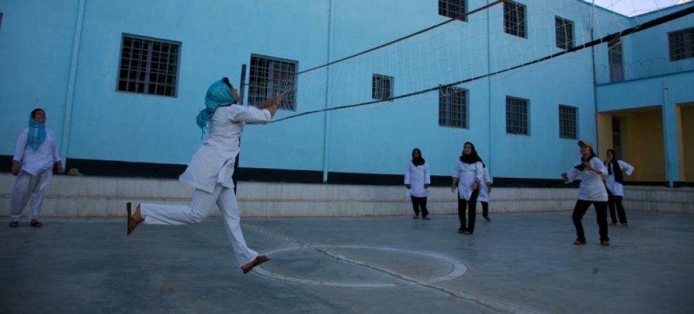 Afghanistan: Taliban insurgents continue restrictive policies on women's education, resume secondary school lessons only for male students