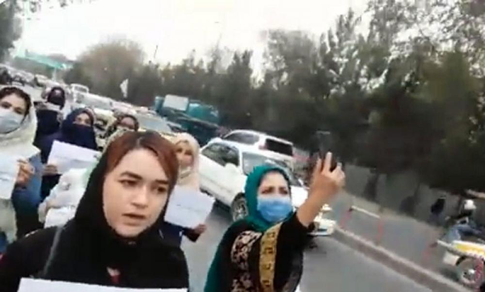 Afghanistan: Women protest on streets of Kabul against Taliban over closure of schools for girls