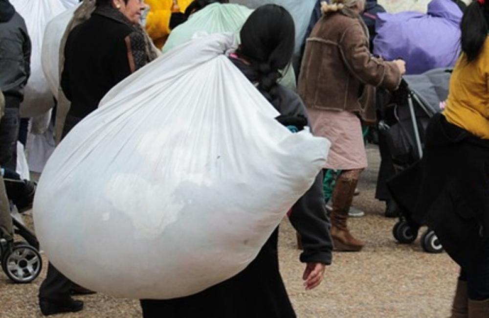 Afghanistan: Woman journalist forced to work as street vendor in Kabul to face economic crisis Afghanistan: Woman journalist forced to work as street vendor in Kabul to face economic crisis