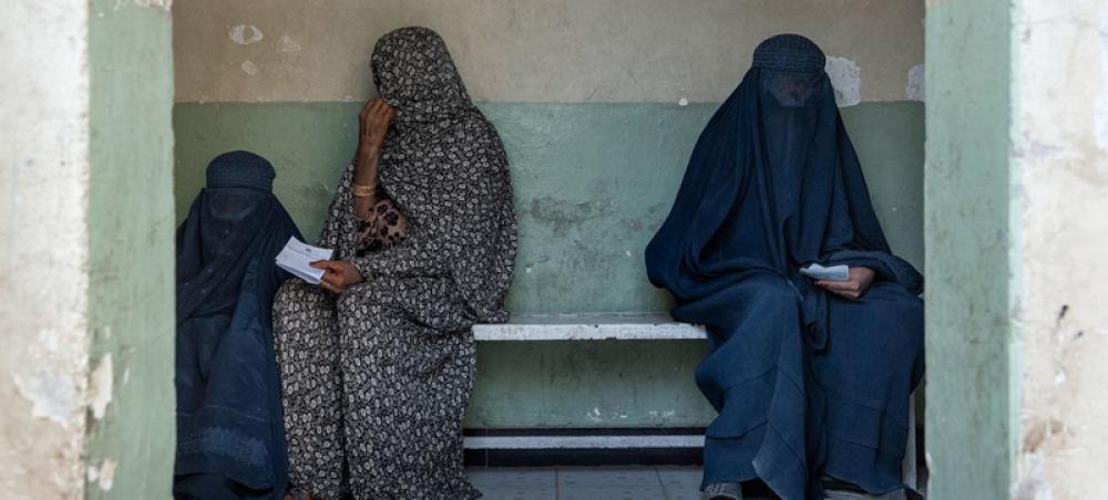 Afghanistan: Taliban orders women to stay home; cover up in public