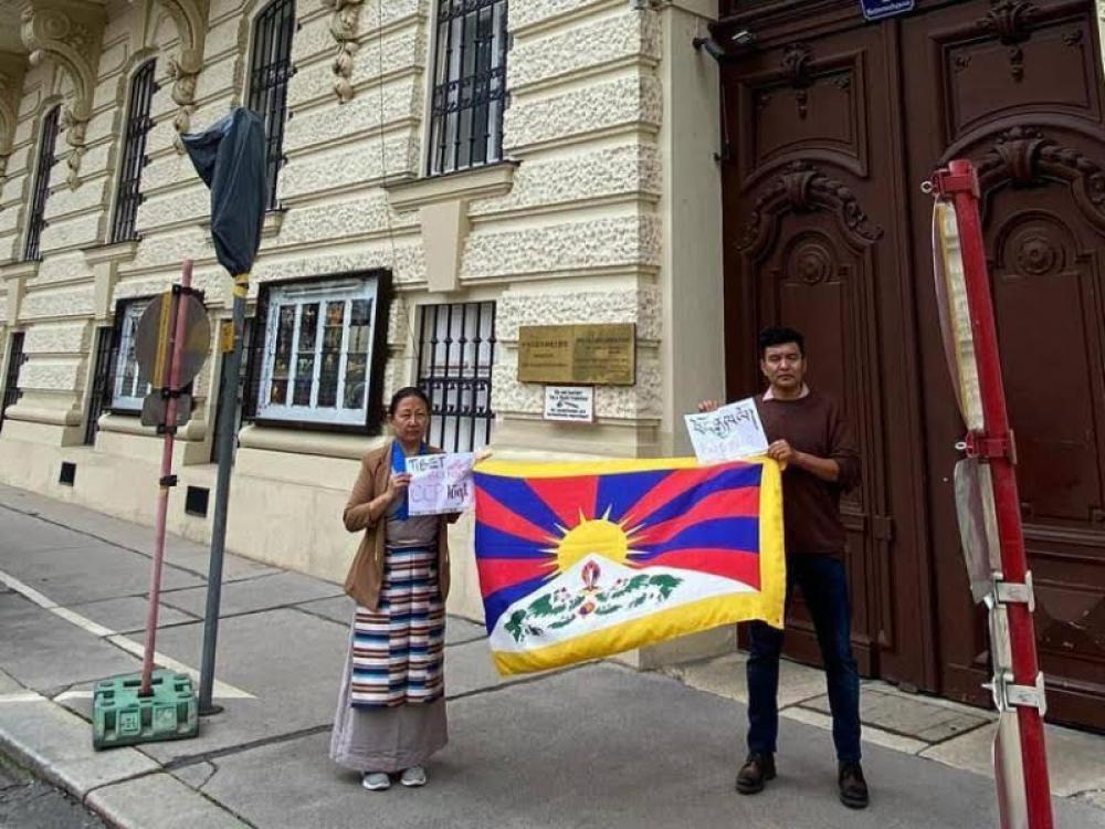 Protest held outside Chinese embassy in Austria