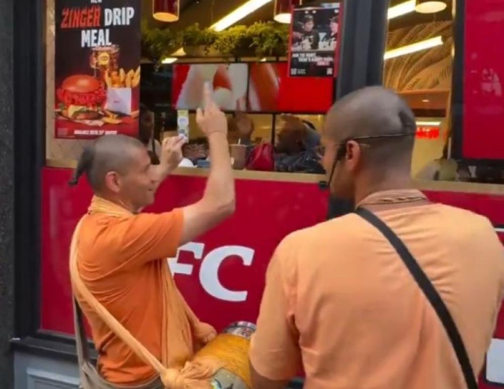  ISKCON devotees chant 