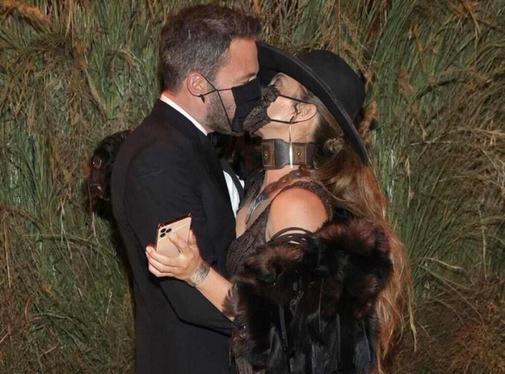 Ben Affleck, Jennifer Lopez make grand Met Gala Red Carpet appearance