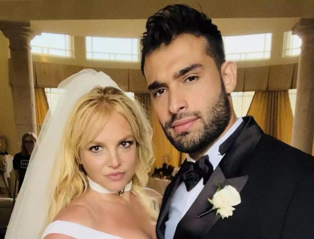 Britney Spears shares glitzy images of her marriage ceremony with Sam Asghari on Instagram, recreates 2003 iconic moment by kissing Madonna Britney Spears shares glitzy images of her marriage ceremony with Sam Asghari on Instagram, recreates 2003 iconic moment by kissing Madonna