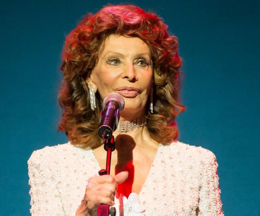 Oscar-winning actress Sophia Loren undergoes emergency surgery after fall 