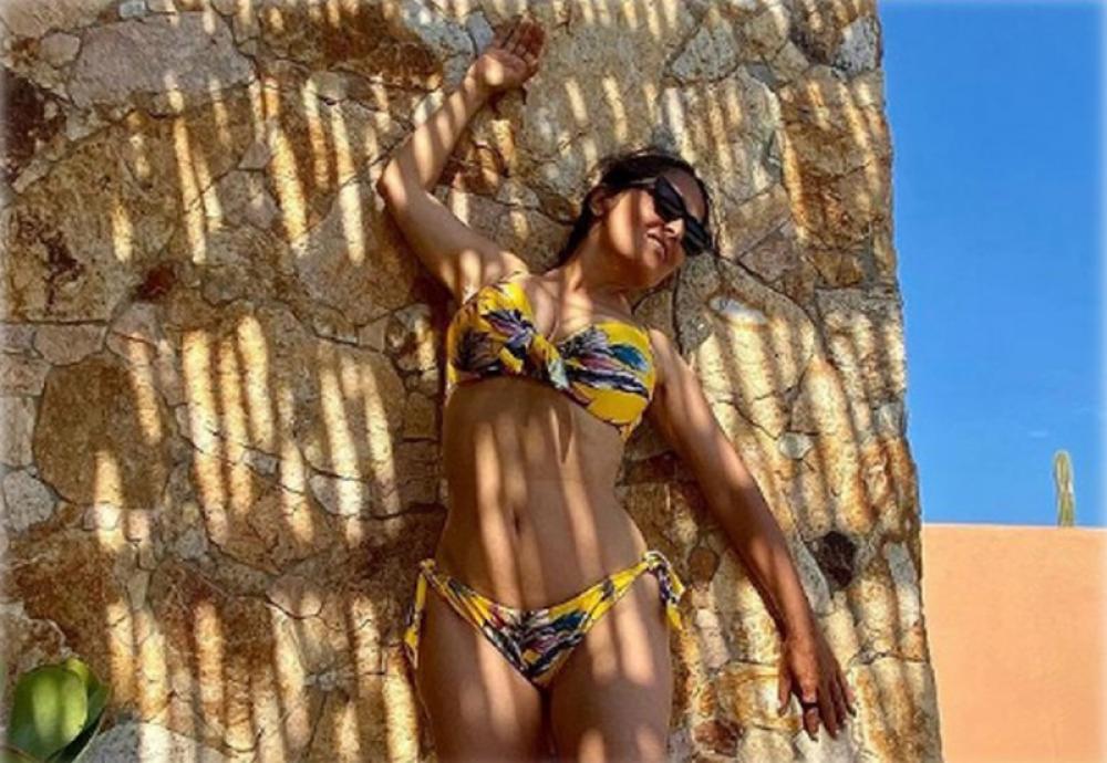Hollywood beauty Salma Hayek's latest Instagram image will surely make you crave for summer 