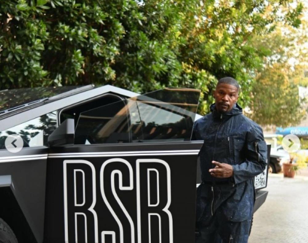 Hollywood actor Jamie Foxx gets stitches after glass was thrown at him in Beverly Hills restaurant Hollywood actor Jamie Foxx gets stitches after glass was thrown at him in Beverly Hills restaurant